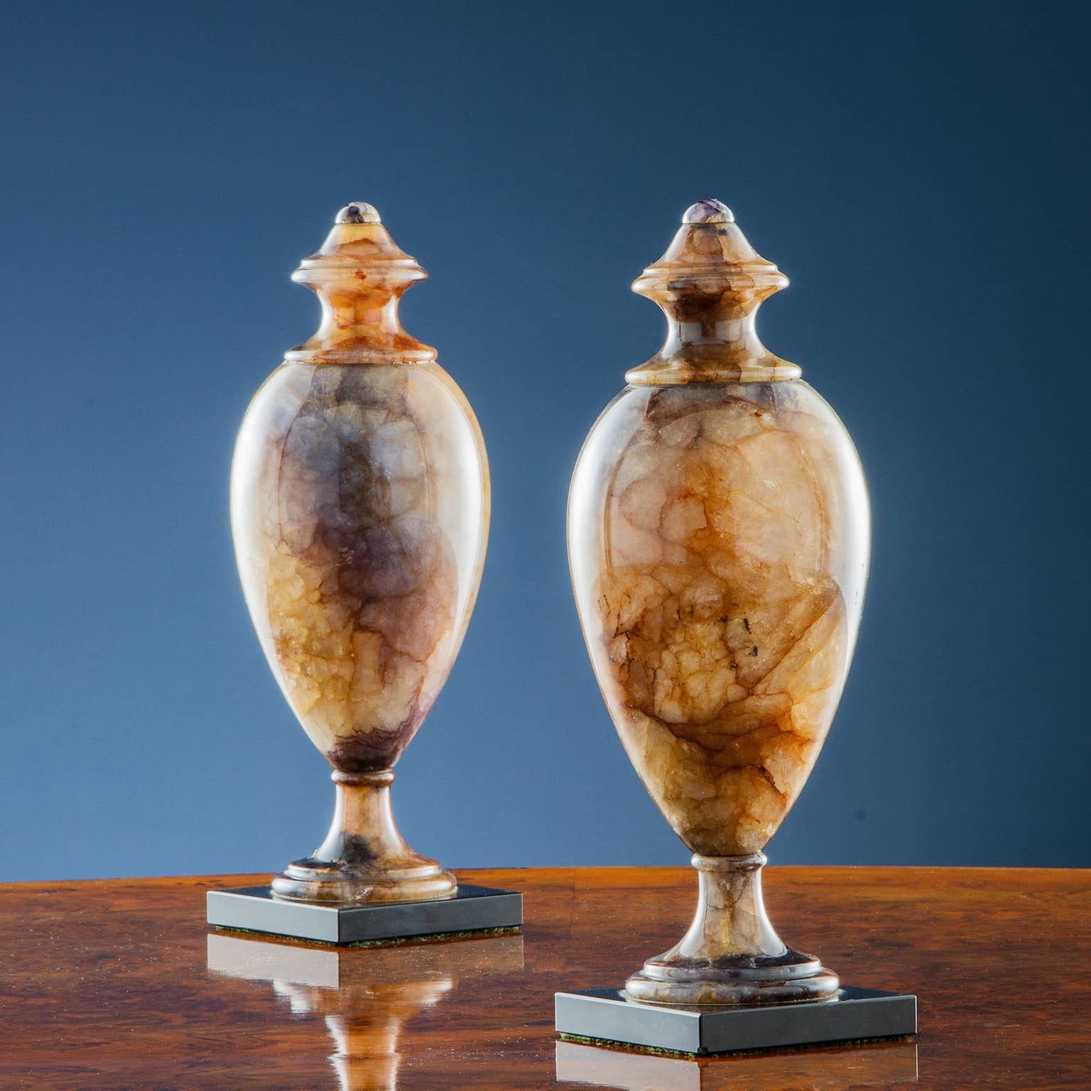 Coppia di vasi a urna Blue John Regency, Inghilterra, primo quarto XIX secolo