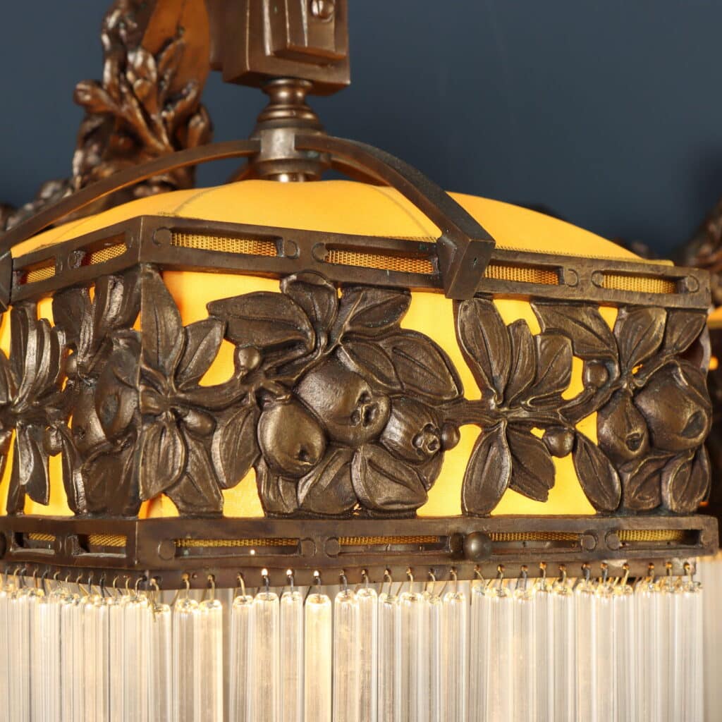 Giuseppe Sommaruga (1867-1917) Applique a due luci in bronzo e vetro