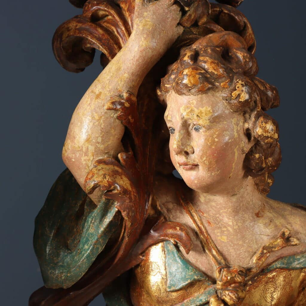 Coppia di figure con cornucopia Legno di tiglio intagliato dipinto e dorato