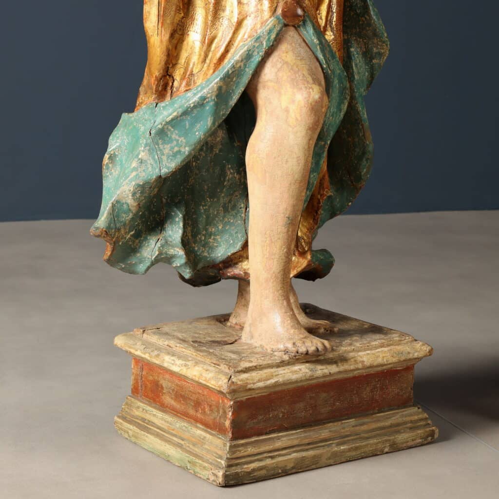 Coppia di figure con cornucopia Legno di tiglio intagliato dipinto e dorato