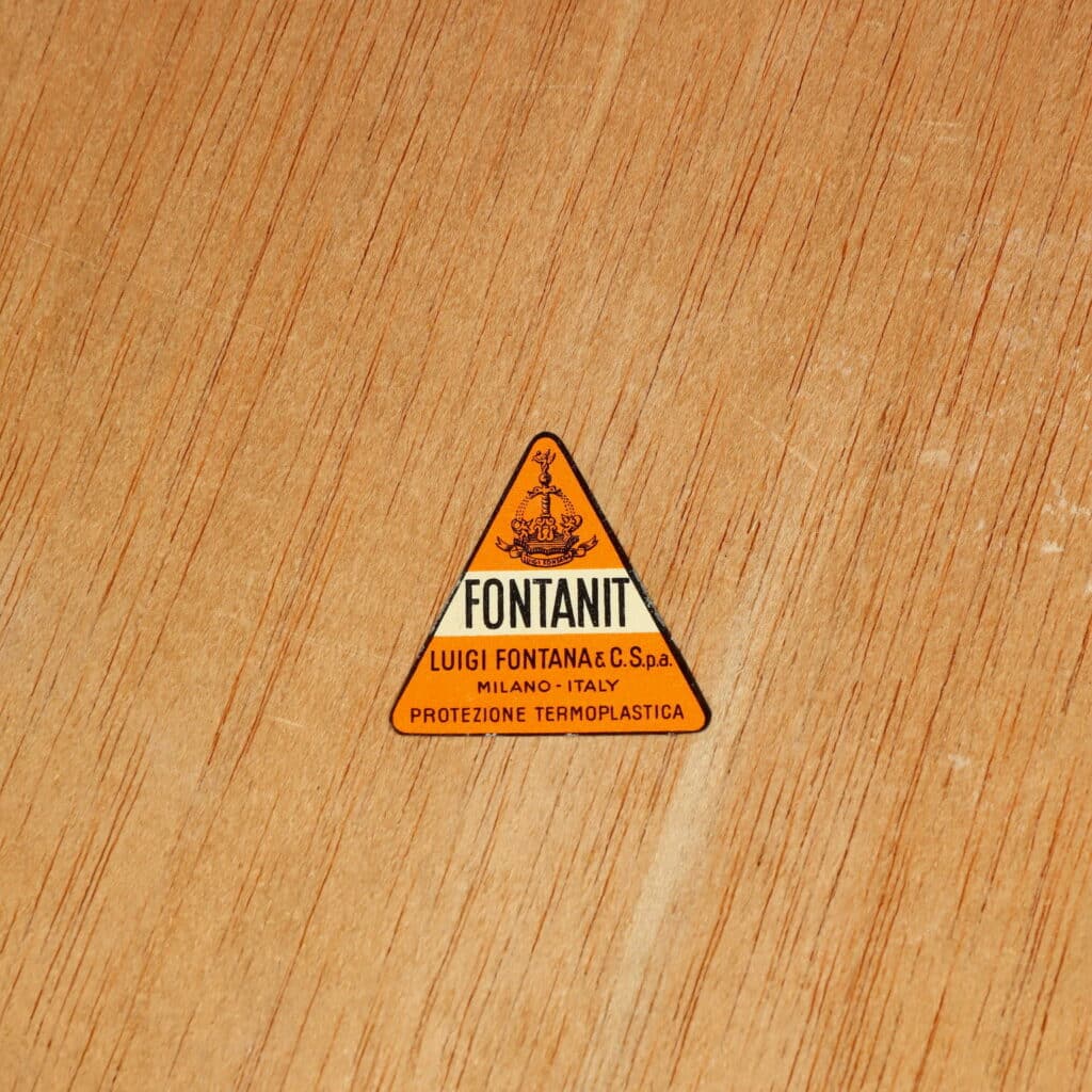 Etichetta specchio modello ‘1895’ di Max Ingrand per FontanaArte