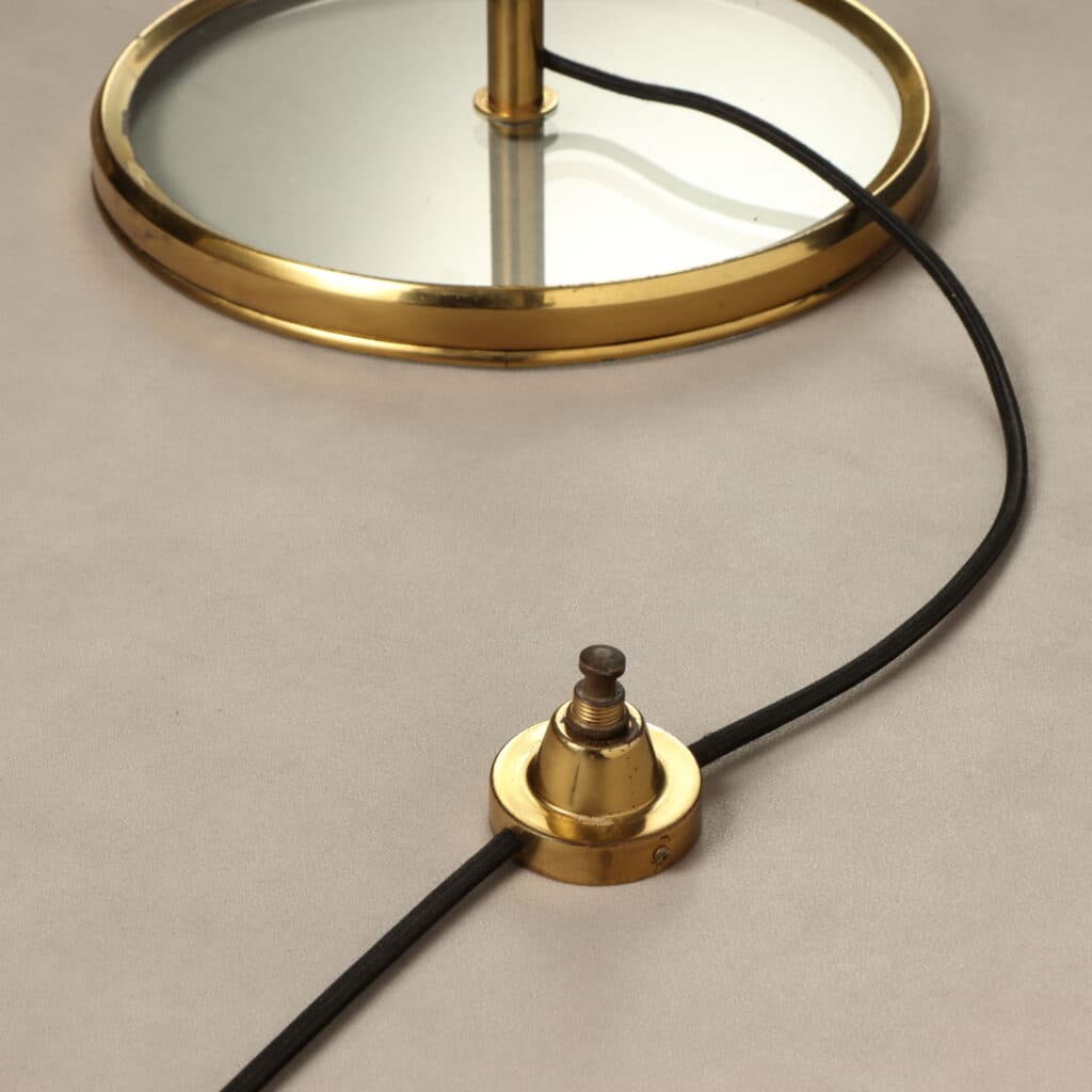 Dettaglio della base con interruttore Lampada '2003' di Max Ingrand per FontanaArte