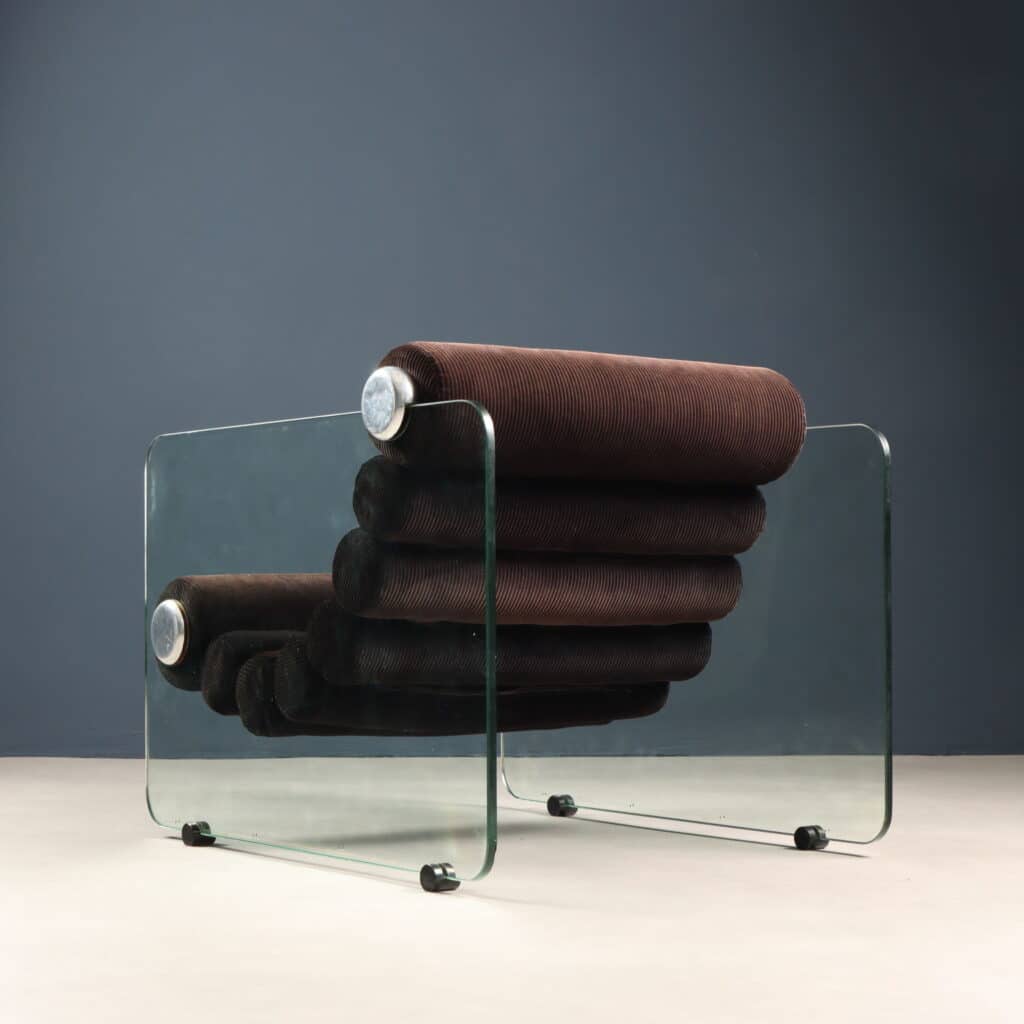 Poltrona 'Hyaline' di Fabio Lenci per Comfort vista di spalle