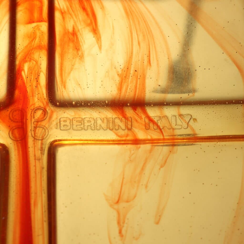 Particolare marchio Bernini Italy sedie '543 Broadway'