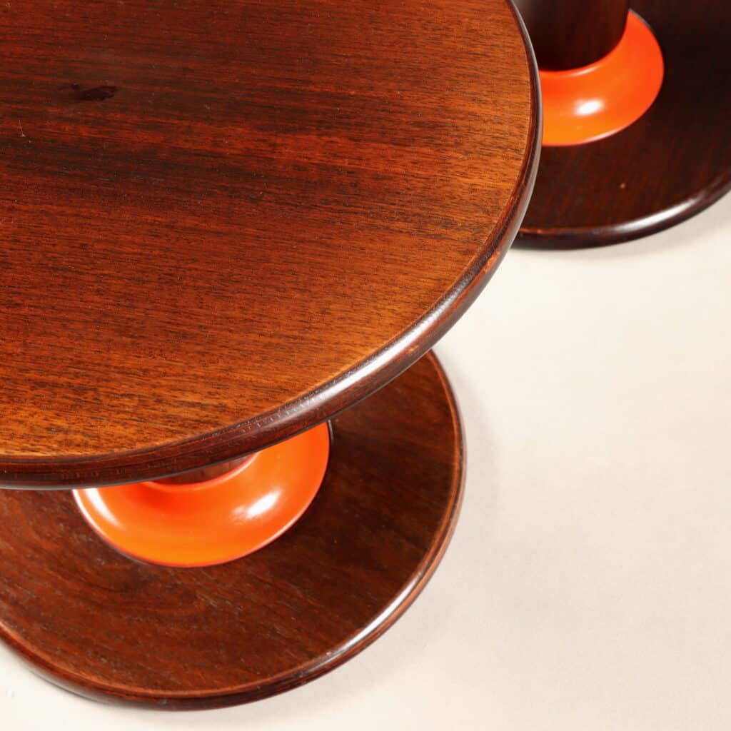 Dettaglio Tavolini 'Rocchetto' di Ettore Sottsass per Poltronova