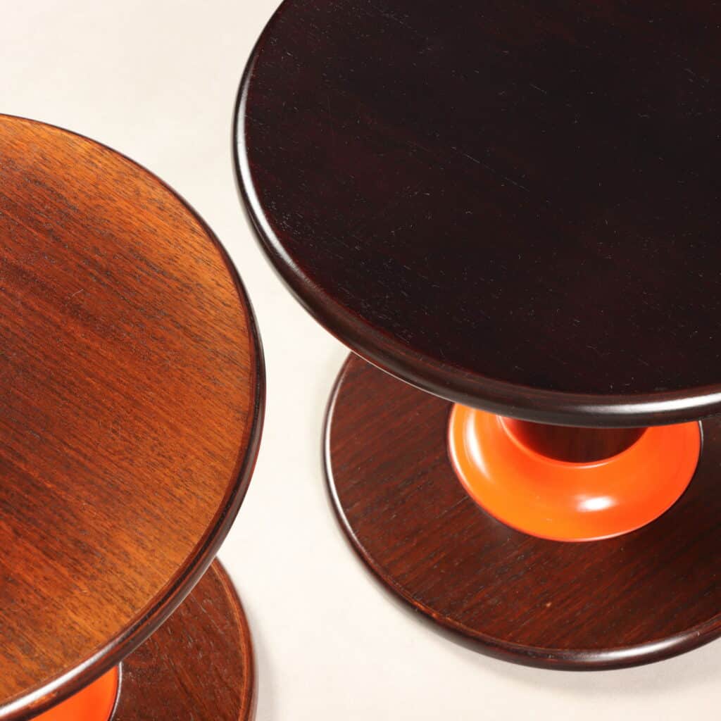 Dettaglio piano Tavolini 'Rocchetto' di Ettore Sottsass per Poltronova