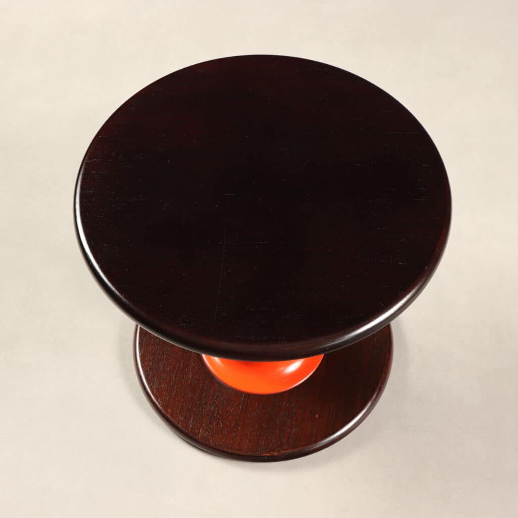 Tavolino 'Rocchetto' di Ettore Sottsass per Poltronova visto dall'alto