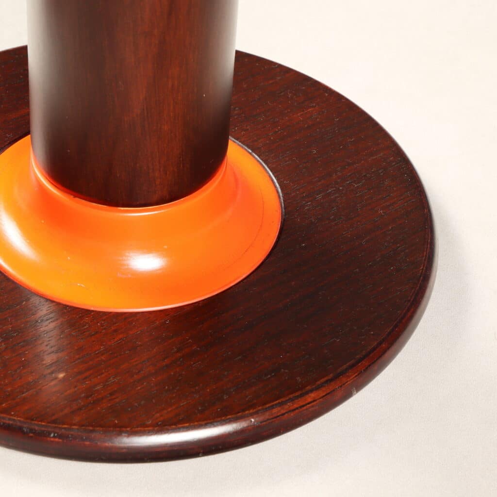 Dettaglio base tavolino 'Rocchetto' di Ettore Sottsass per Poltronova visto dall'alto