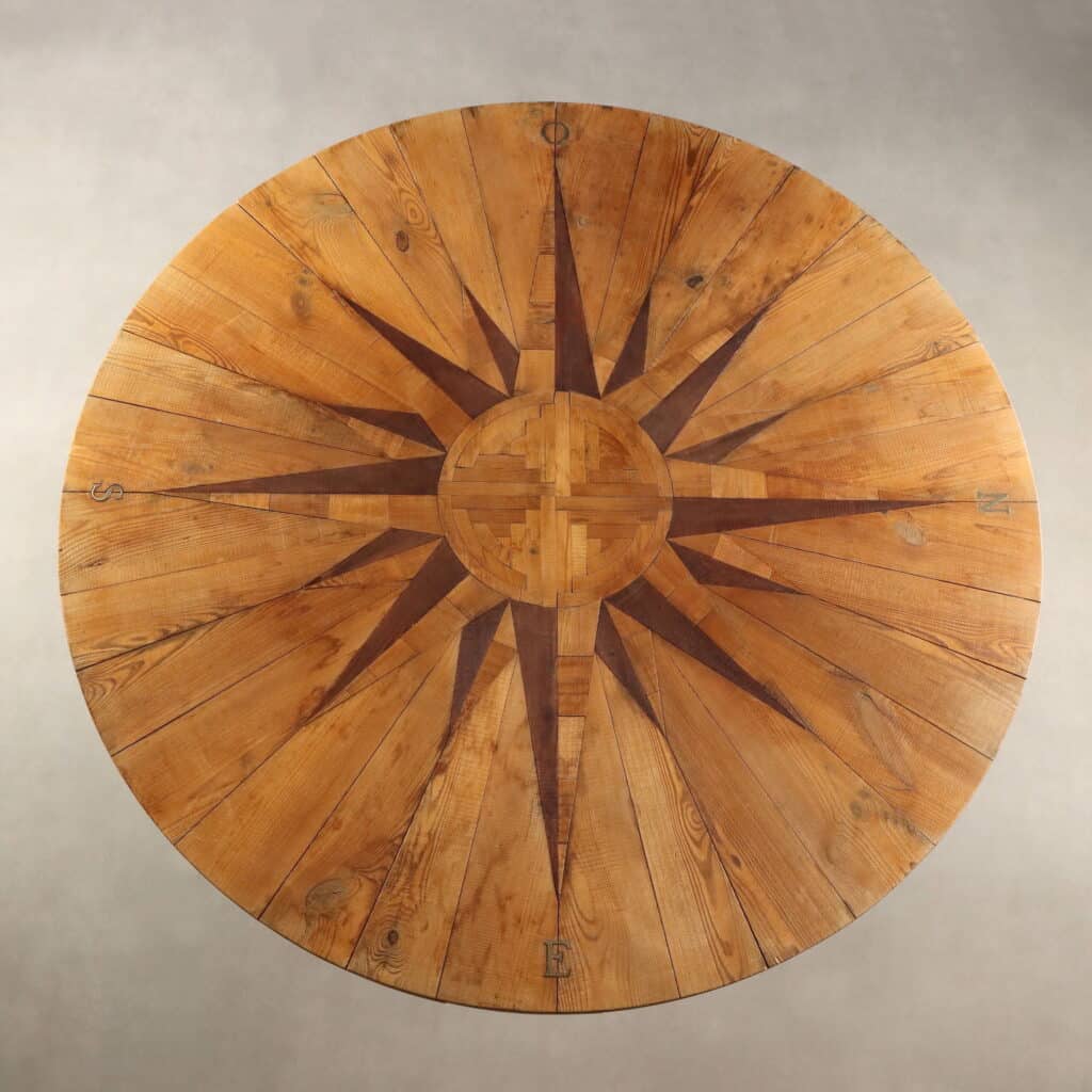 Piano dall'alto del Tavolo La Rosa dei Venti di Mario Ceroli