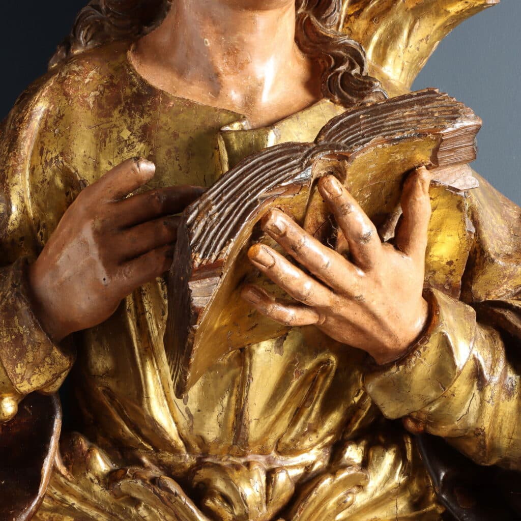 San Giovanni evangelista Legno di tiglio intagliato dipinto e dorato