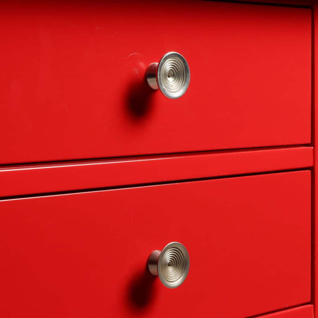 Particolare Cassettiera rossa 'D 154' di Carlo de Carli per Sormani