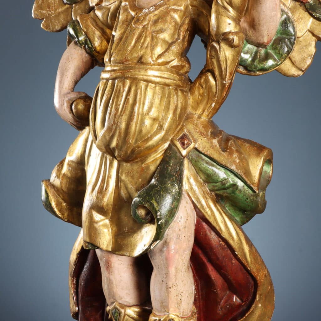 Scultura antica barocca raffigurante angeli reggicero in legno.