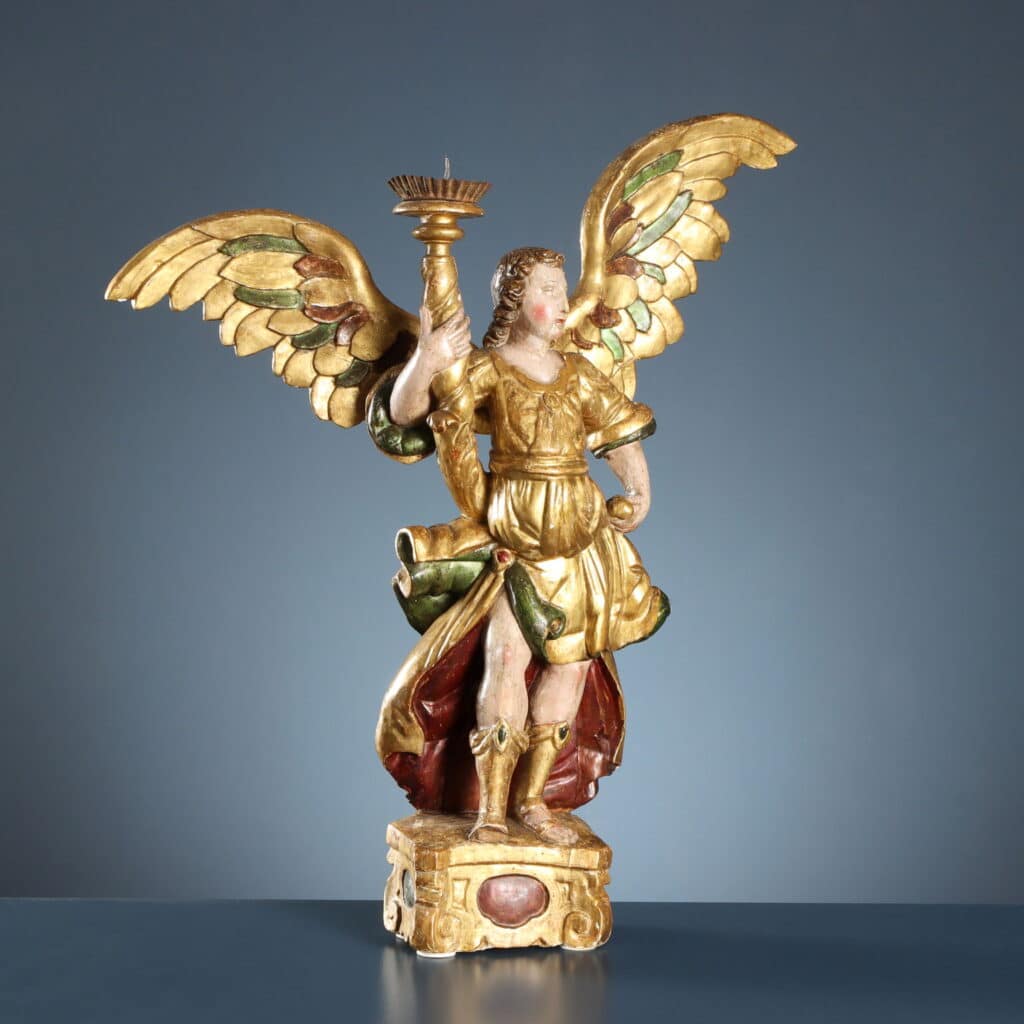 Scultura antica italiana raffigurante angeli reggicero seicenteschi.