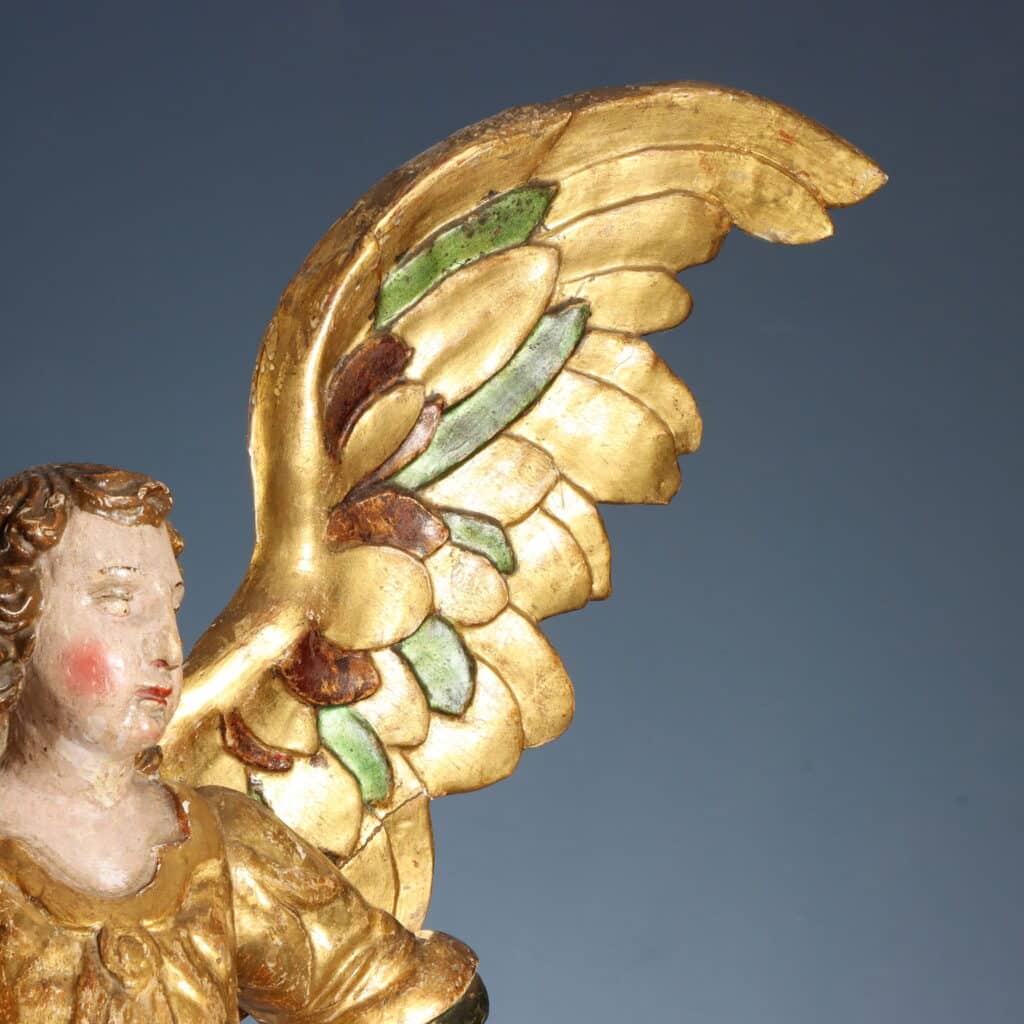 Sculture antiche raffiguranti angeli reggicero, opera italiana seicentesca.