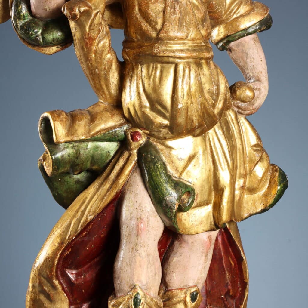 Scultura antica italiana con angeli portacero di gusto barocco.