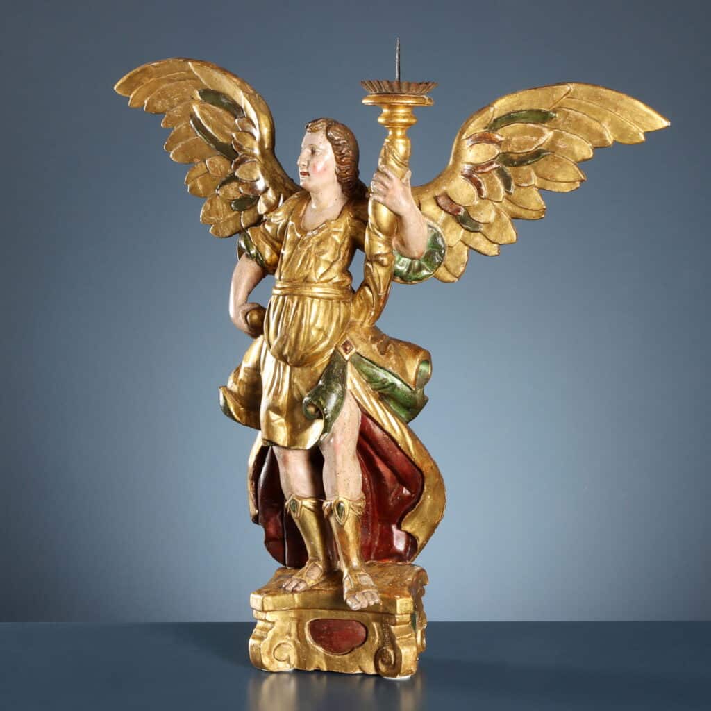 Angeli reggicero del Seicento, tra devozione, arte e alto antiquariato.