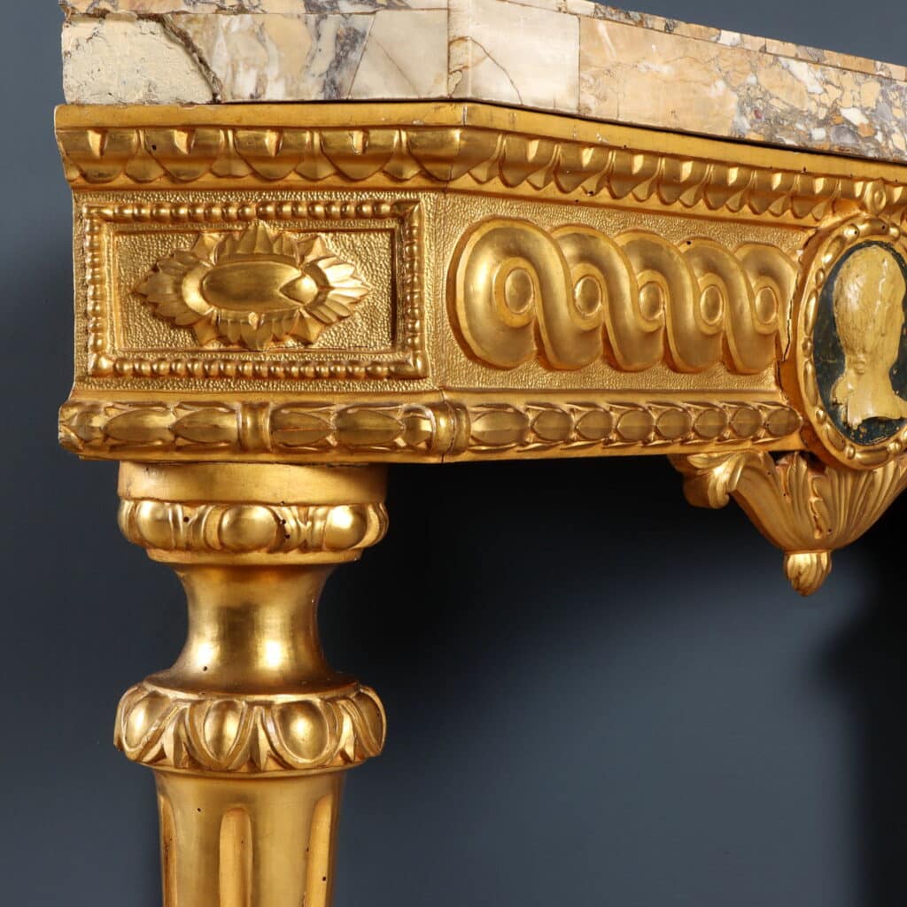 Mobili di antiquariato toscani intagliati e dorati