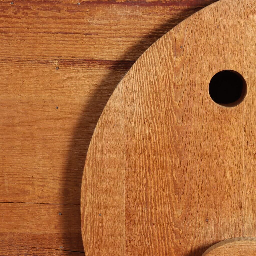 Dettaglio letto 'Bocca della Verità' di Mario Ceroli per Poltronova